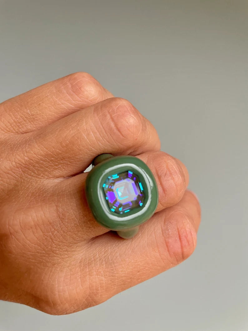 Dark green polymer ring with iridescent 10mm square Swarovski