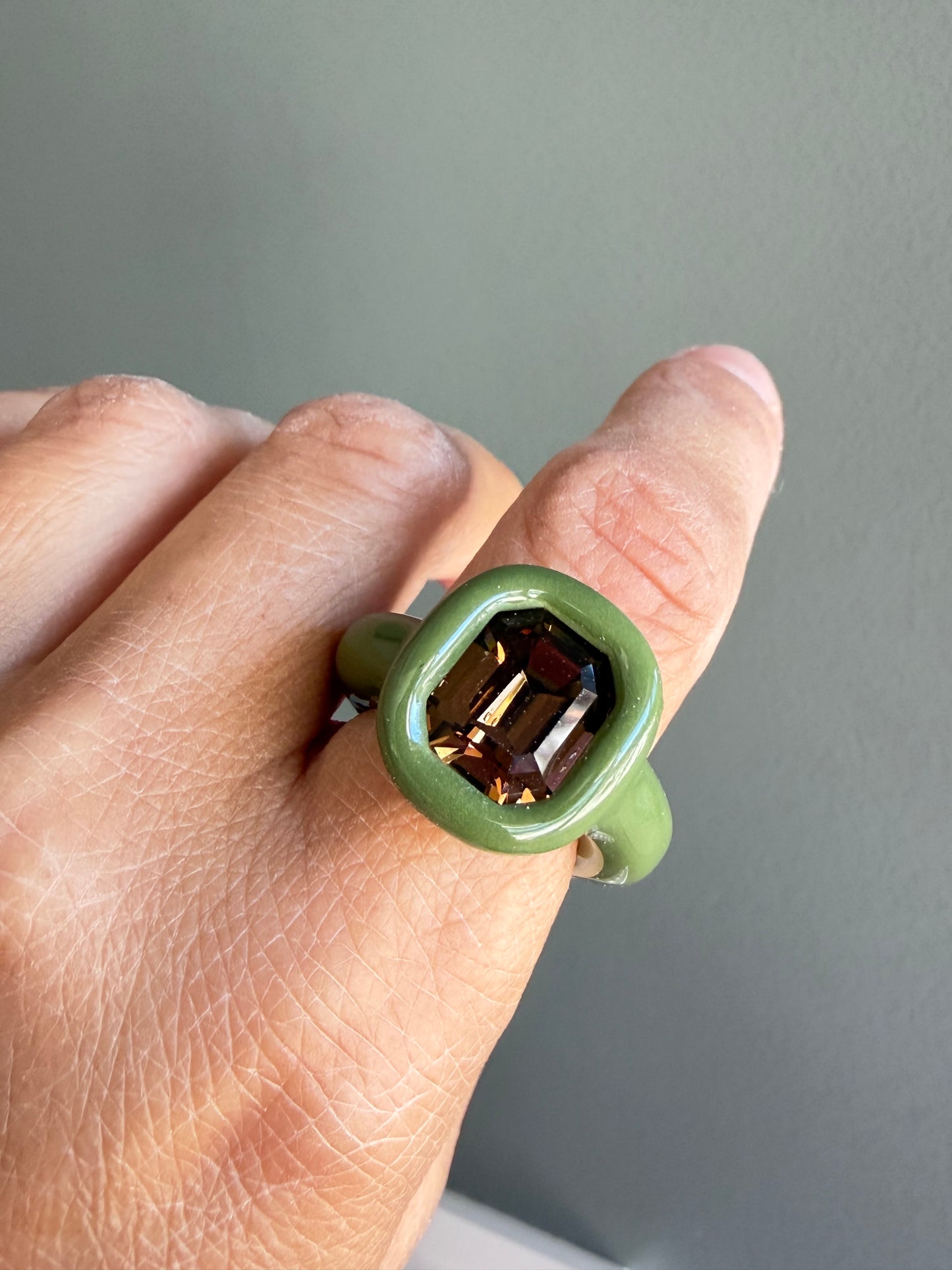 Khakki green pilyner ring with dark brown topaz octagon crystal